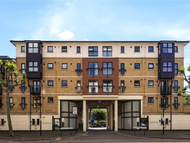 Flat for rent in Silvertown, Silvertown