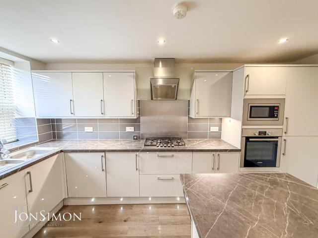 Flat for rent in Brooksbottom, Bury