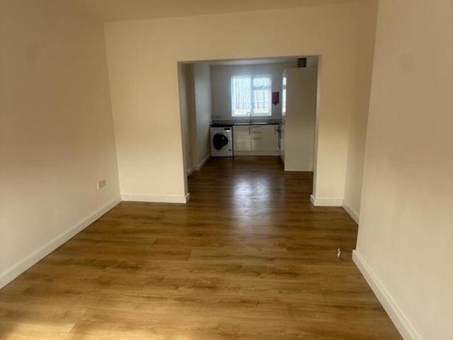 Flat for rent in London Borough of Redbridge, Greater London