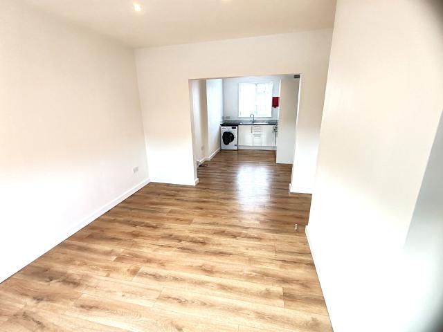 Flat for rent in London Borough of Redbridge, Greater London