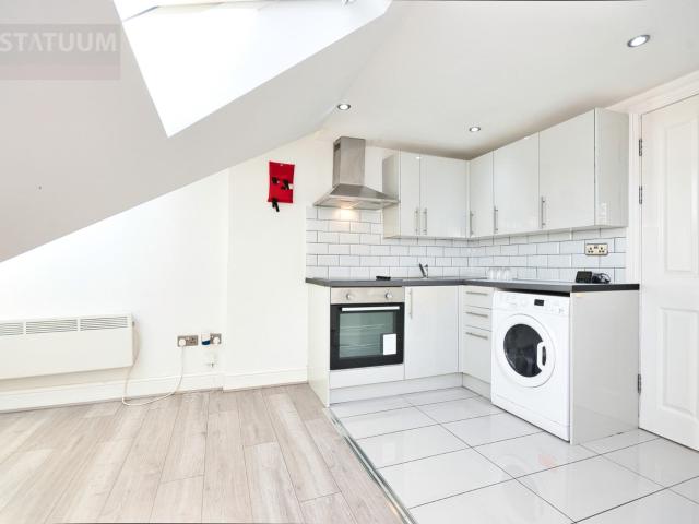 Flat for rent in Gants Hill, Greater London