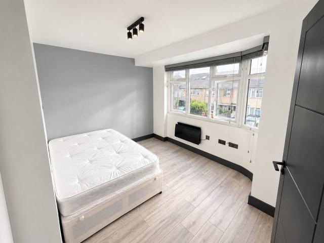 Flat for rent in Lane, Greater London