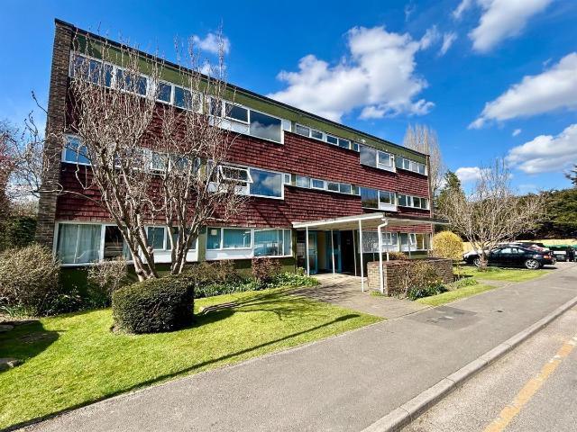 Flat for rent in Abbotswood, Guildford