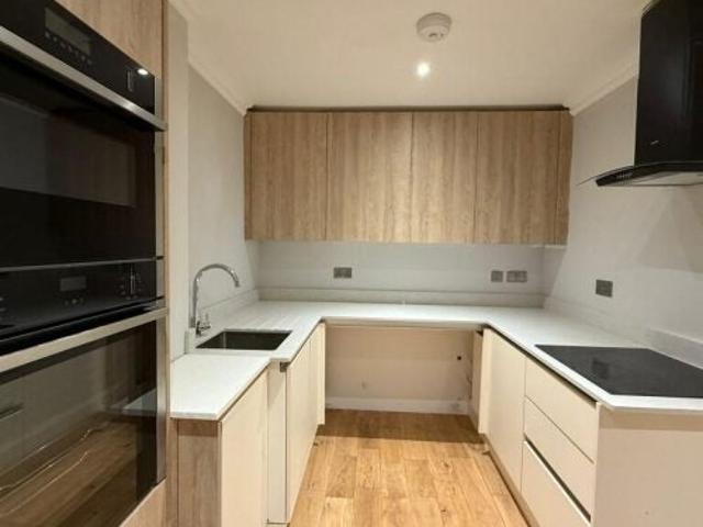 Flat for rent in London Borough of Ealing, Perivale