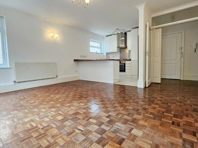Flat for rent in London Borough of Ealing, Greater London