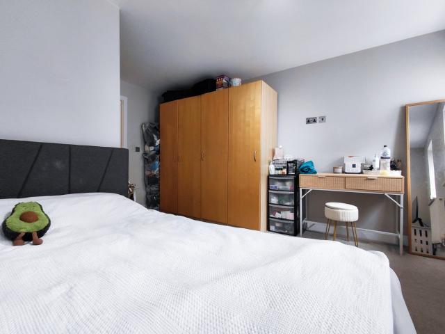 Flat for rent in London Borough of Ealing, Perivale