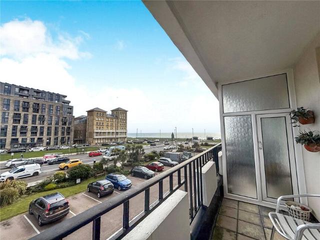 Flat for rent in Aldrington