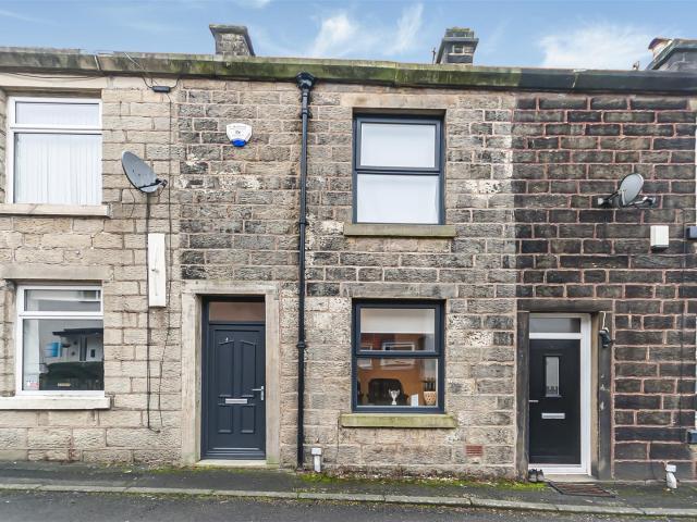 Flat for rent in Nuttall, Bury