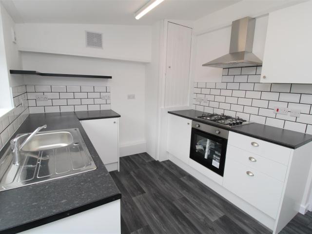 Flat for rent in Tylorstown, Wales