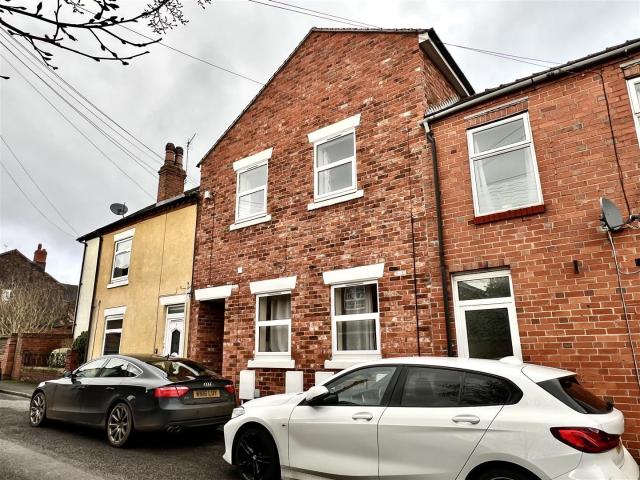 Flat for rent in Stone, Baswich