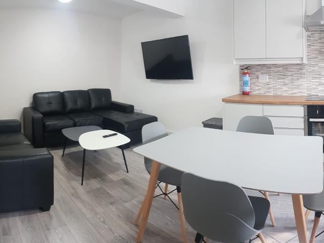 Flat for rent in Ladybarn, Manchester