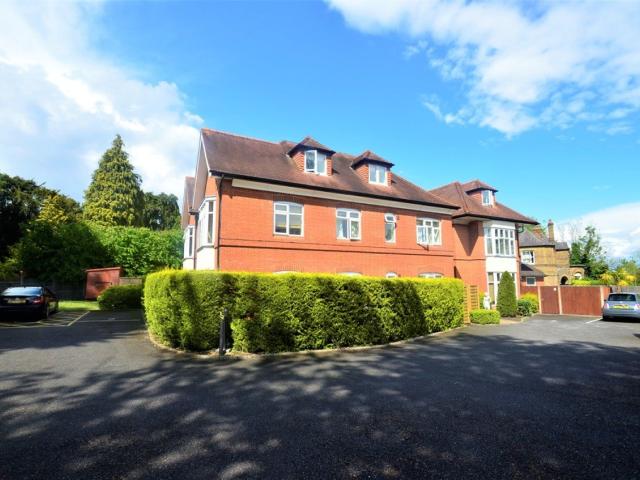 Flat for rent in Ripley Springs, Runnymede