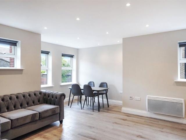 Flat for rent in Ripley Springs, Row Town