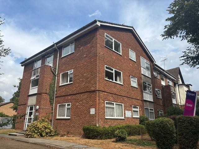 Flat for rent in Carshalton Beeches, Greater London