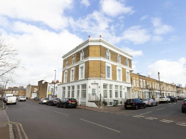 Flat for rent in London Borough of Lewisham, Greater London