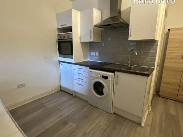 Flat for rent in London Borough of Wandsworth, Greater London