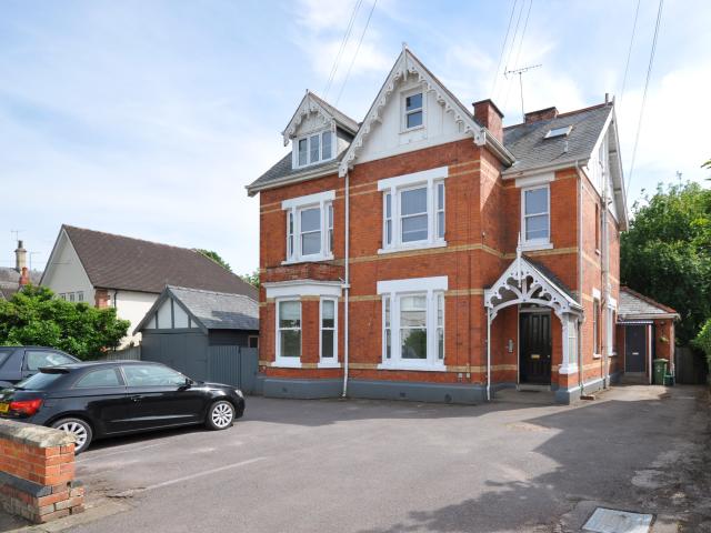 Flat for rent in Golden Valley, Gloucestershire