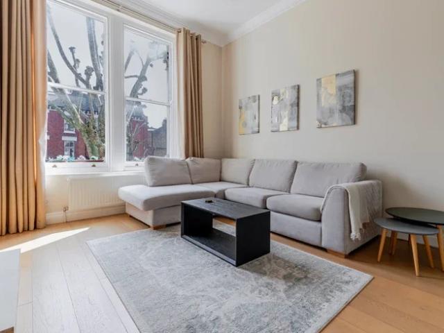 Flat for rent in Kensal Town, Greater London