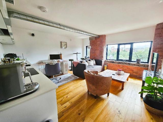 Flat for rent in Reddish, Greater Manchester