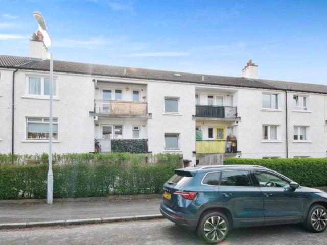 Flat for rent in Thornliebank, Scotland
