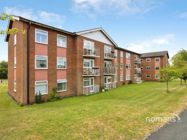 Flat for rent in Westborough, Surrey