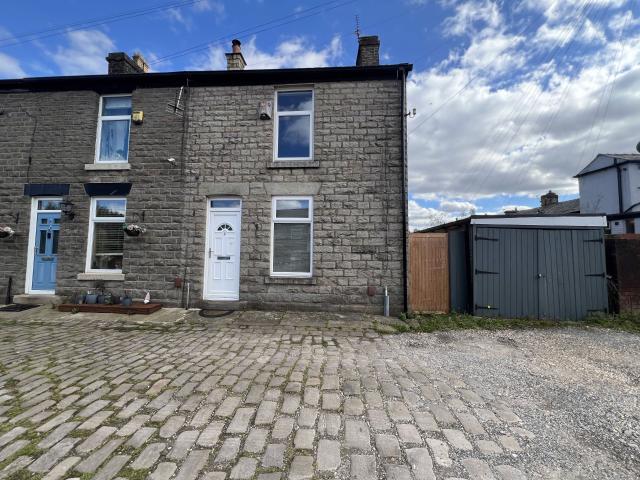 Flat for rent in Brownlow Fold, Lee Bank