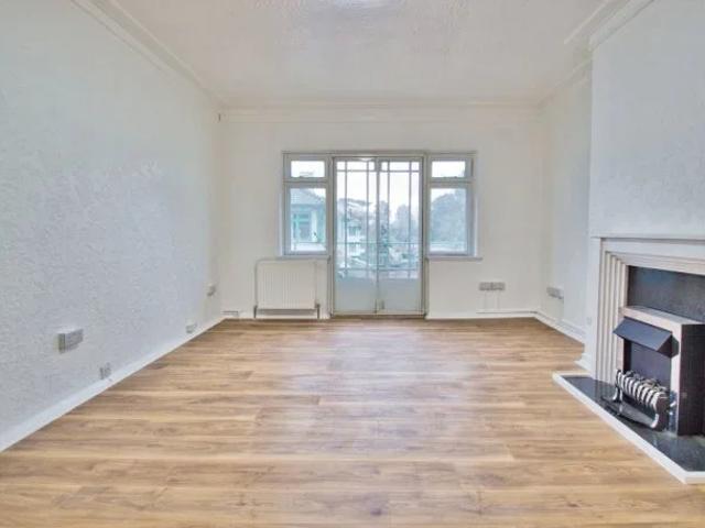 Flat for rent in Pinner, Greater London