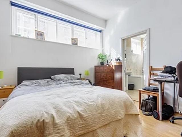 Flat for rent in Camberwell, Greater London