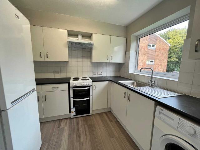Flat for rent in Woodhall Farm, Pouchen End