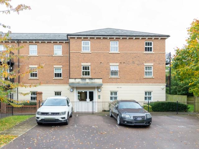 Flat for rent in Greenhithe, Dartford