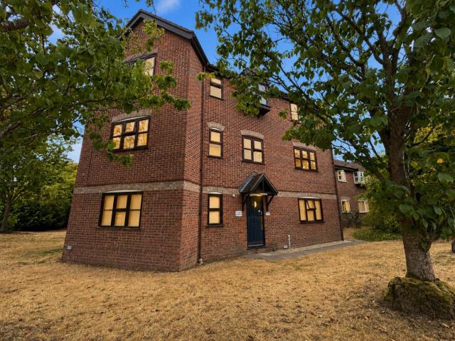 Flat for rent in Highwoods, Fordham Heath