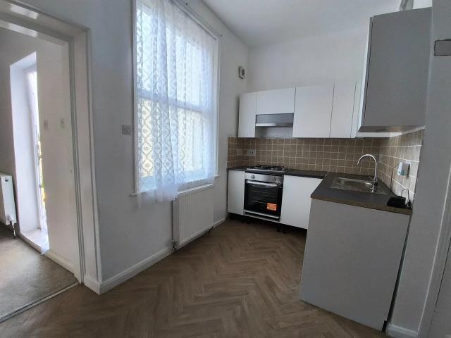 Flat for rent in Ewell, Surrey