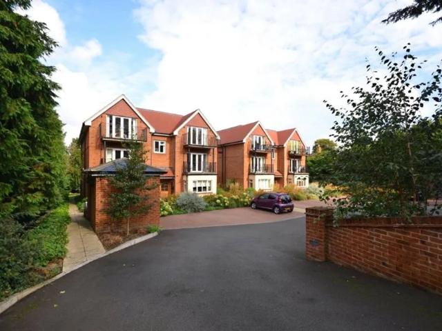 Apartment for rent in Westborough, Surrey