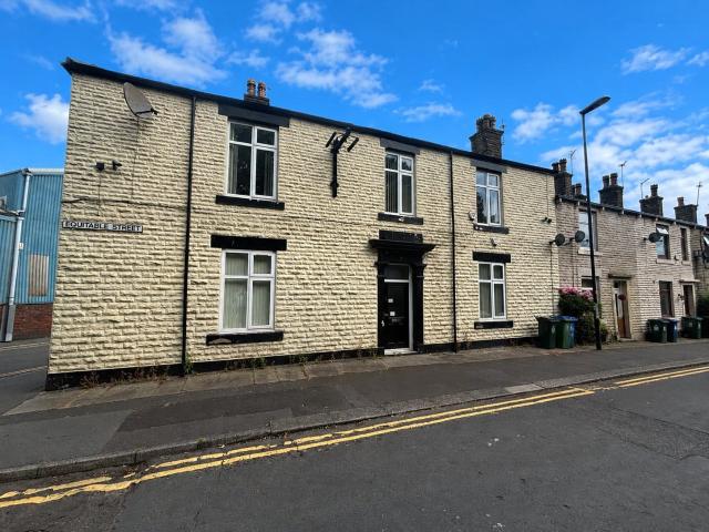 Flat for rent in Lady House, Burnedge