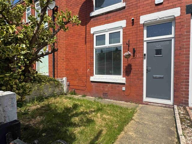 Flat for rent in Wigan, Greater Manchester
