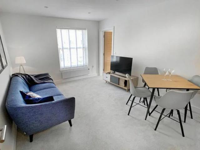 Flat for rent in Eton