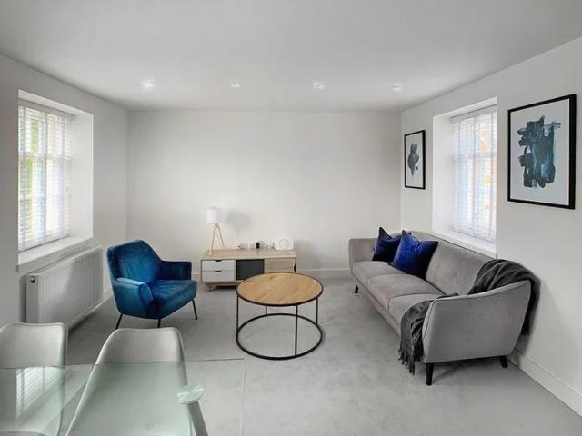 Flat for rent in Eton