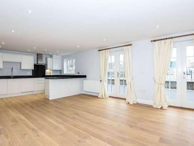 Flat for rent in Eton