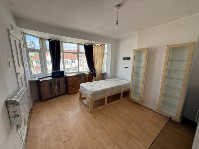 Flat for rent in London Borough of Brent, Greater London