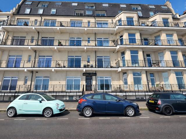 Flat for rent in Bohemia, Guestling Green