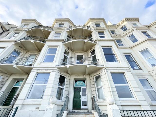 Flat for rent in Bohemia, Guestling Green