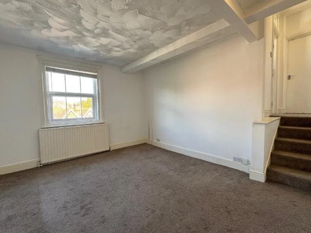 Flat for rent in Upperton, Eastbourne