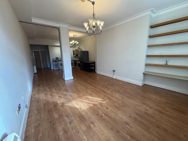 Flat for rent in Calderstones