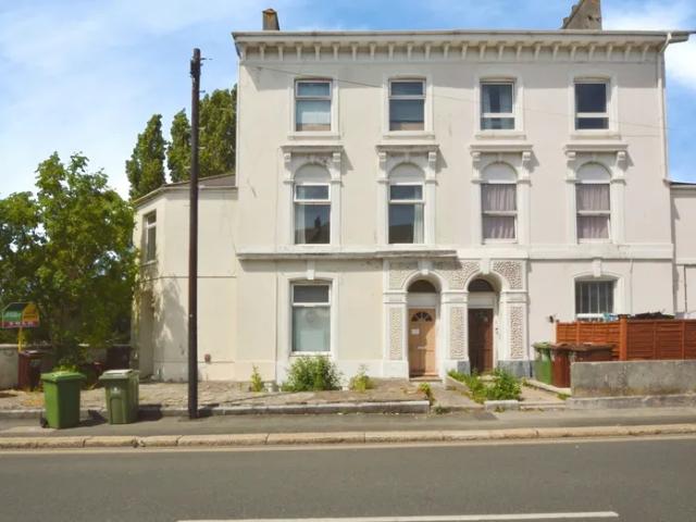 Flat for rent in Weston Mill, Mount Wise