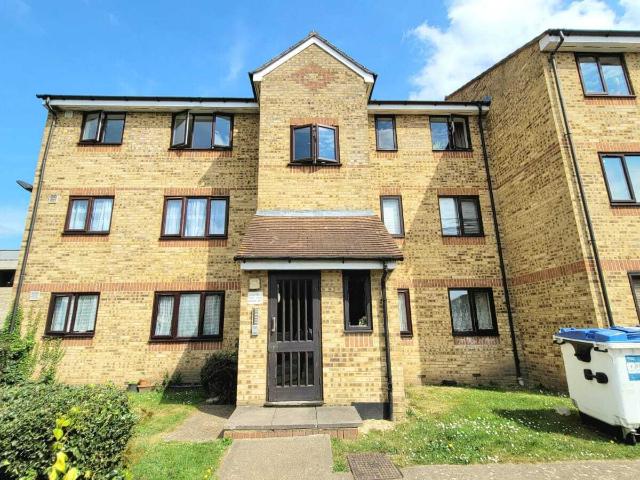 Flat for rent in Holywell Estate, North Watford