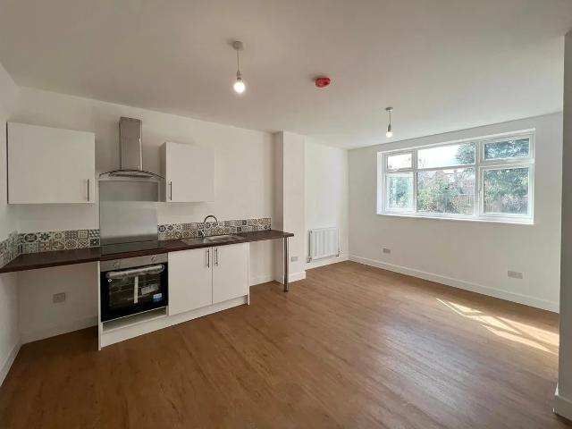 Flat for rent in Hampton Wick, Greater London