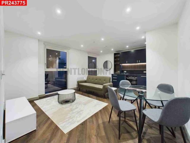 House for rent in Birch Green, Lower Halliford
