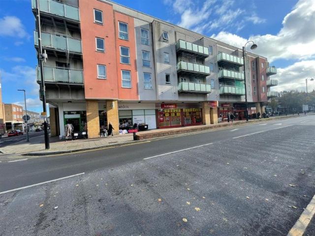 Flat for rent in London Borough of Hillingdon, Greater London