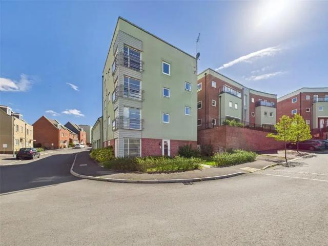 Flat for rent in Harp Hill, Cheltenham