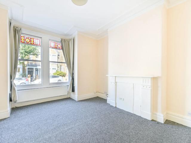 Flat for rent in Harlesden, Greater London